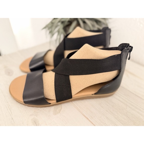 Torrid Flat Open Tow Sandals Sz 10W Flat Shoes Criss Cross Closed Heel Back Zip - Picture 3 of 9